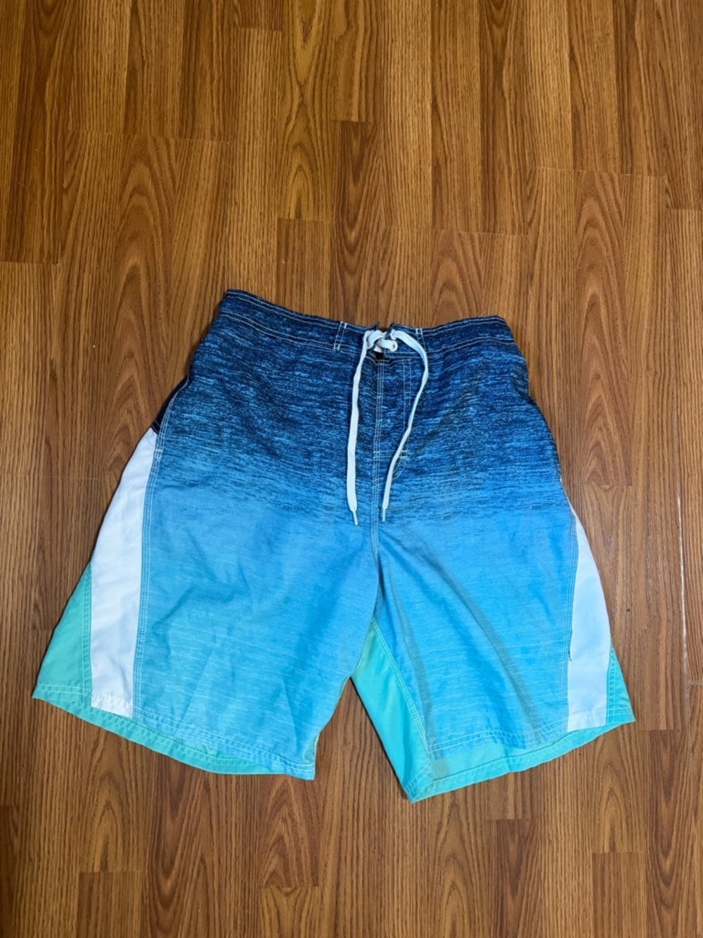Panama Jack Gradient Blue Swim Trunks Size Large. Inseam 8in, waist 30in